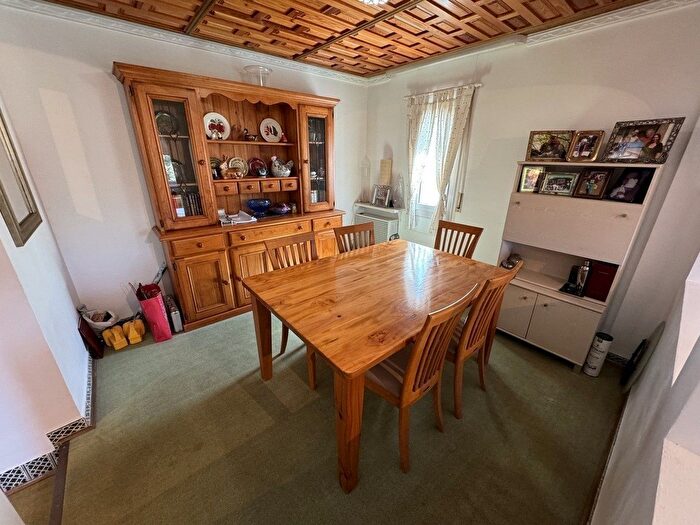 Casas en venta y pisos alquiler - 3