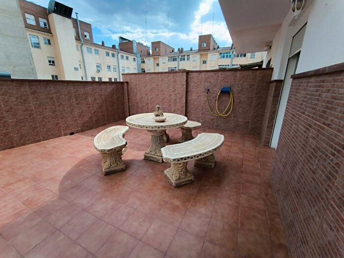 Casas en venta y pisos alquiler - 1