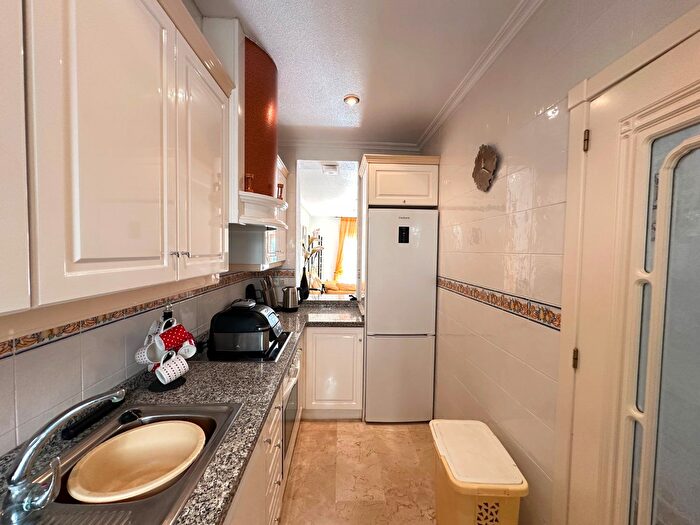 Casas en venta y pisos alquiler - 3