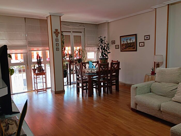 Casas en venta y pisos alquiler - 1