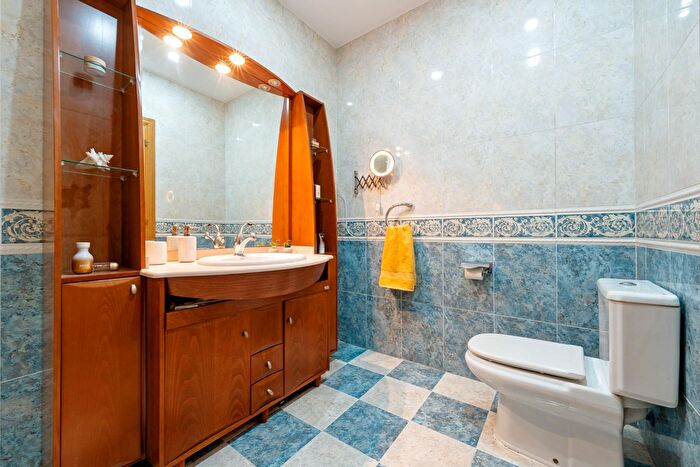 Casas en venta y pisos alquiler - 3