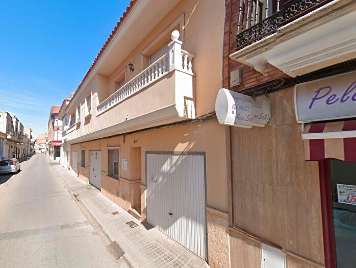 Casas en venta y pisos alquiler - 3