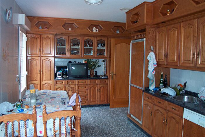 Casas en venta y pisos alquiler - 3