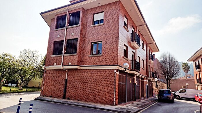 Casas en venta y pisos alquiler - 1