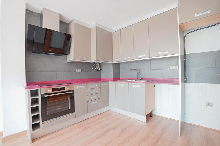 Casas en venta y pisos alquiler - 3