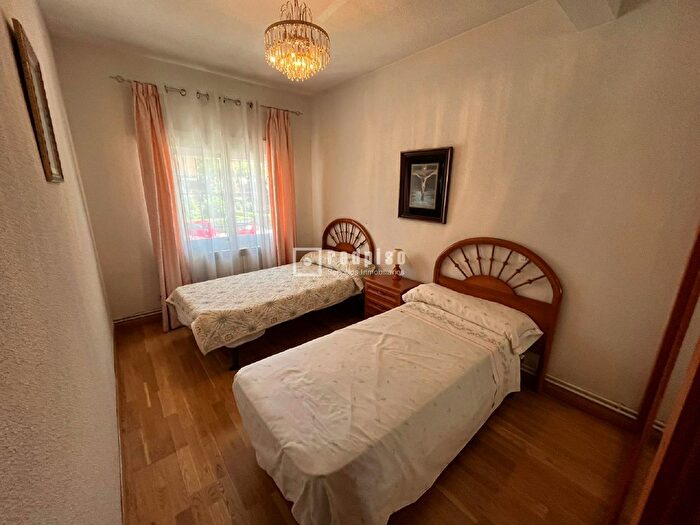 Casas en venta y pisos alquiler - 3