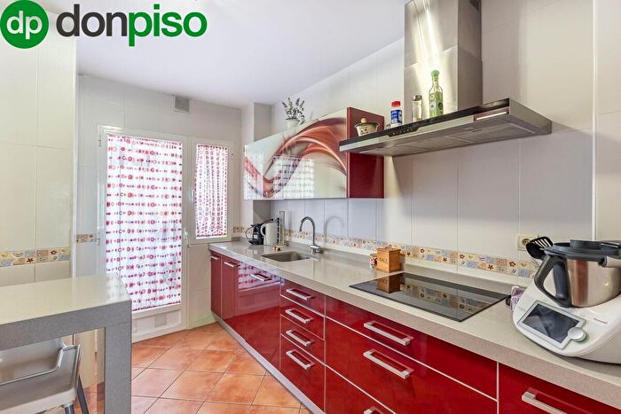 Casas en venta y pisos alquiler - 3