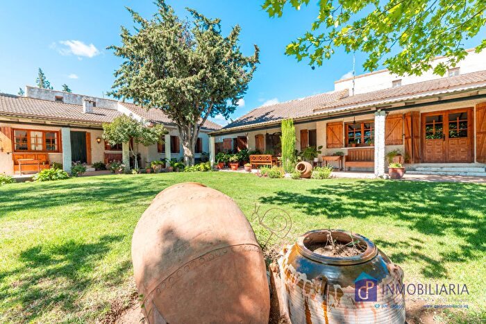 Casas en venta y pisos alquiler - 1
