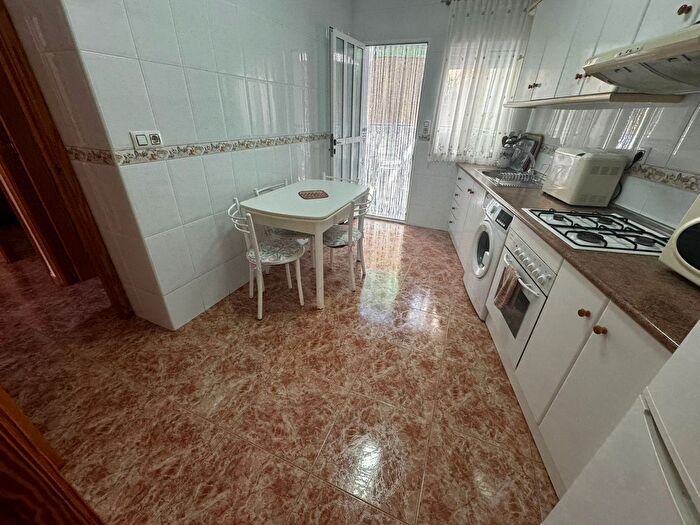 Casas en venta y pisos alquiler - 3