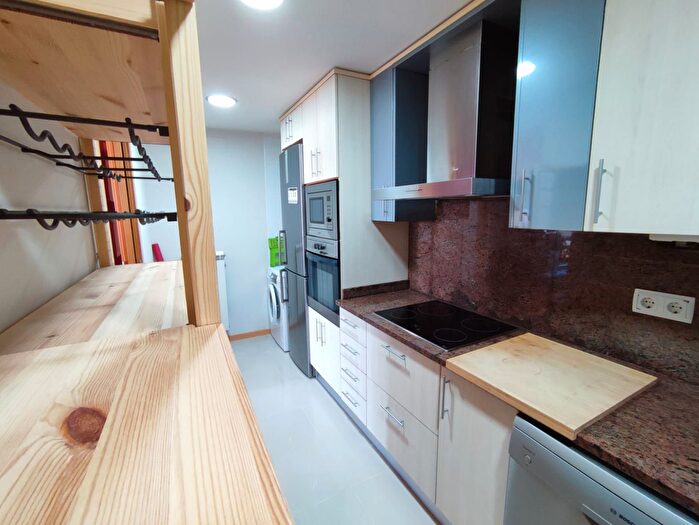 Casas en venta y pisos alquiler - 3
