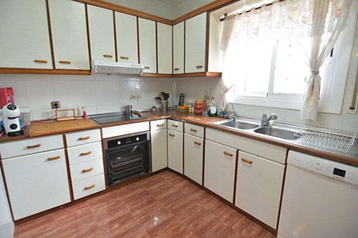 Casas en venta y pisos alquiler - 3