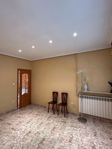 Casas en venta y pisos alquiler - 3