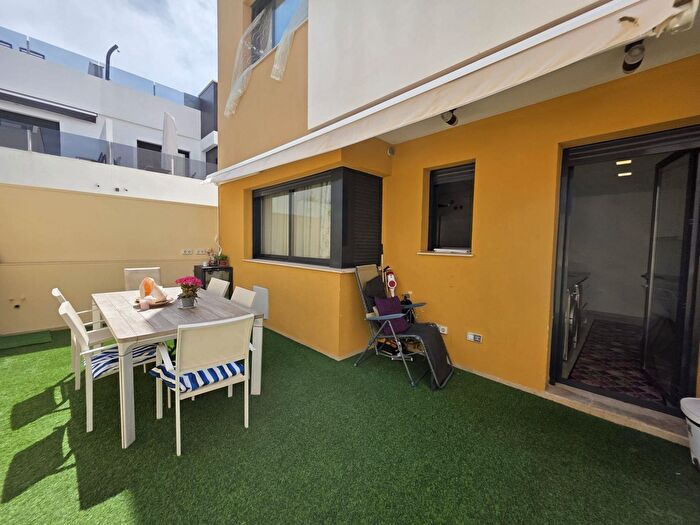 Casas en venta y pisos alquiler - 3