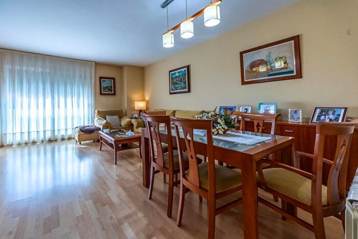 Casas en venta y pisos alquiler - 1