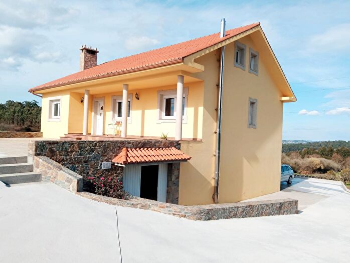 Casa en venta en Coirós, A Coruña de 5 habitaciones