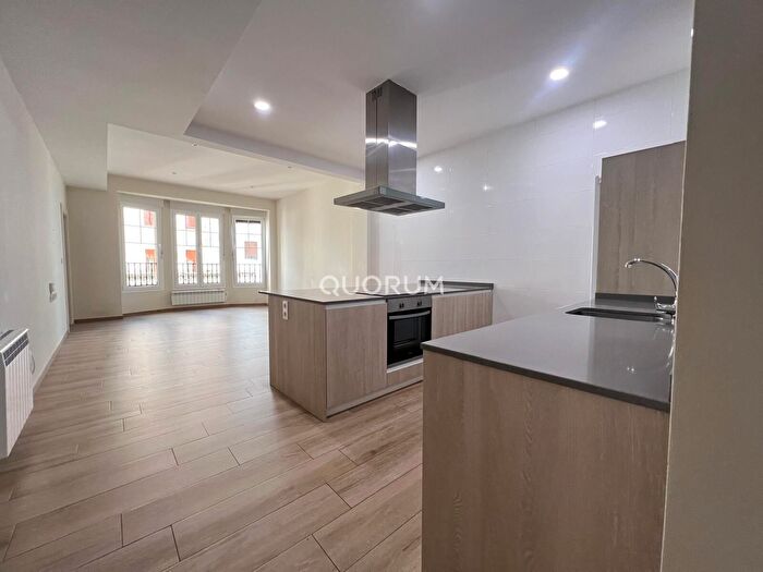 Casas en venta y pisos alquiler - 1