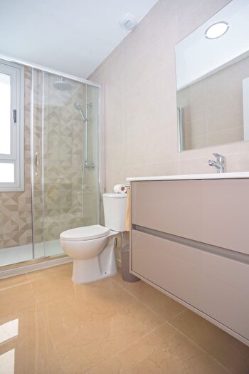 Casas en venta y pisos alquiler - 3