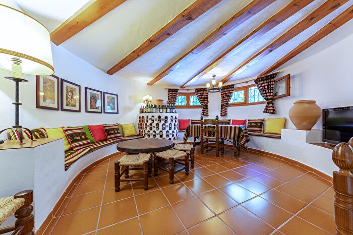 Casas en venta y pisos alquiler - 3