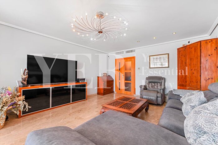 Casas en venta y pisos alquiler - 3