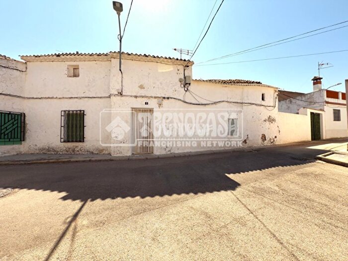 Casas en venta y pisos alquiler - 3