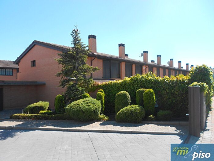 Casas en venta y pisos alquiler - 1