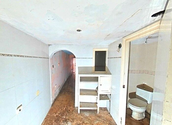 Casas en venta y pisos alquiler - 3