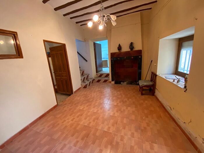 Casas en venta y pisos alquiler - 1