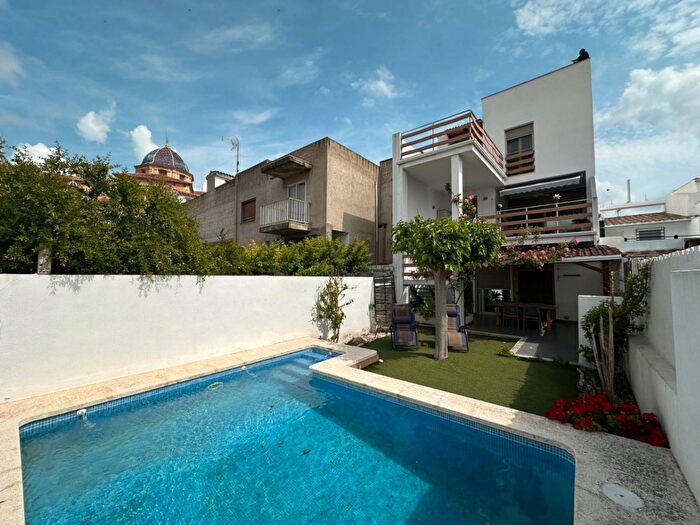 Casas en venta y pisos alquiler - 1