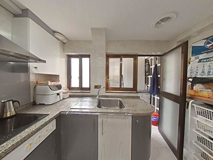 Casas en venta y pisos alquiler - 3