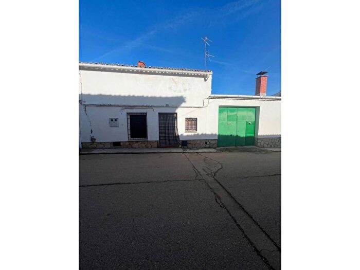 Casas en venta y pisos alquiler - 1