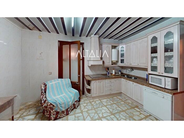 Casas en venta y pisos alquiler - 3