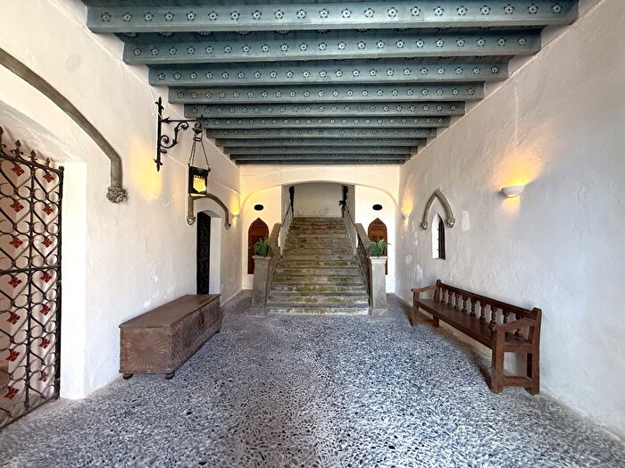 Casas en venta y pisos alquiler - 3