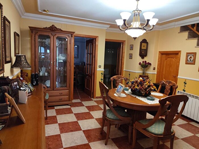 Casas en venta y pisos alquiler - 1