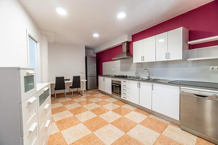 Casas en venta y pisos alquiler - 1
