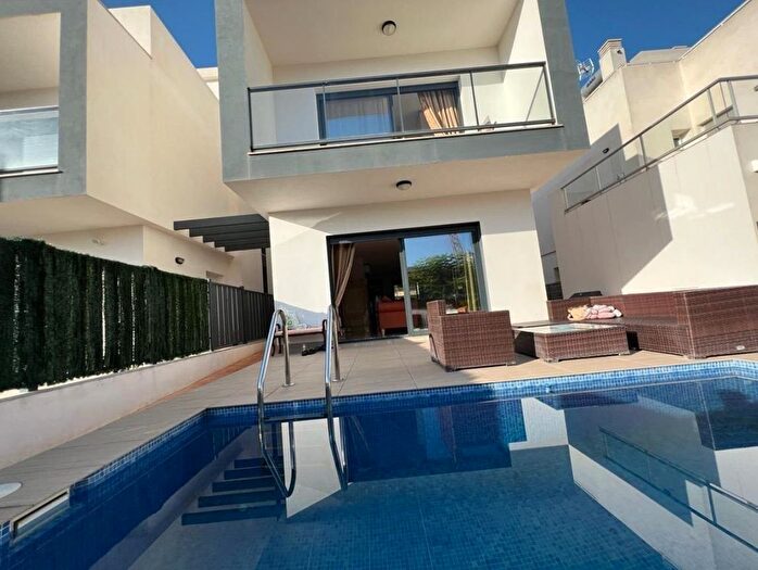 Casas en venta y pisos alquiler - 1