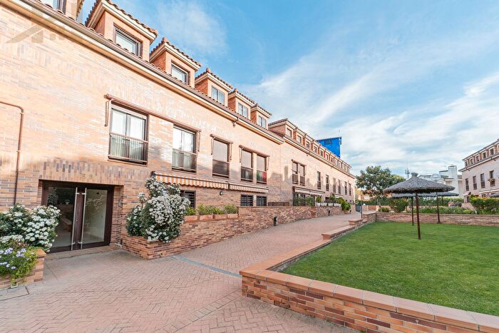 Casas en venta y pisos alquiler - 1