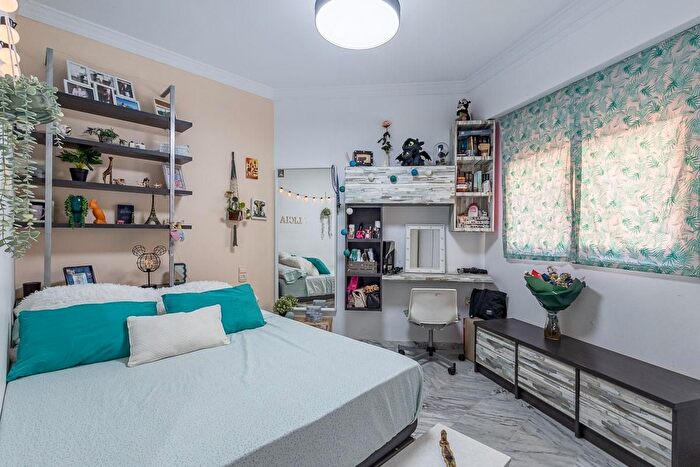 Casas en venta y pisos alquiler - 3