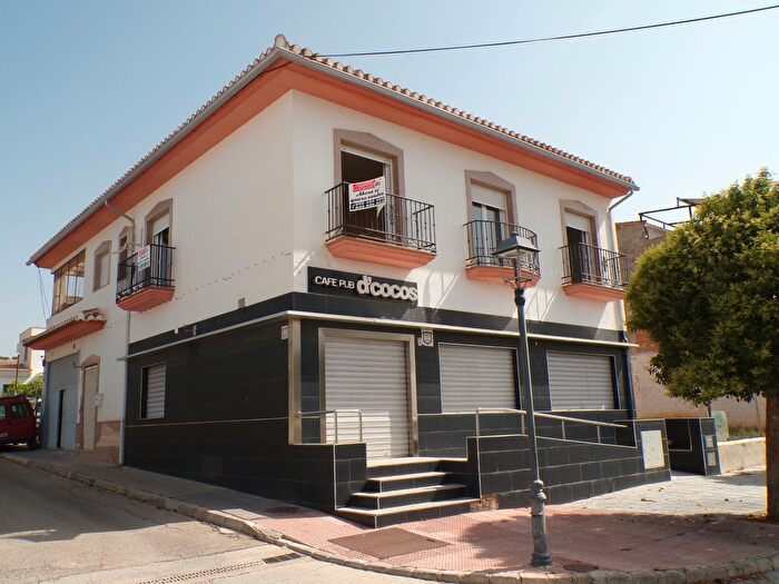Casa en venta en Pinos Puente, Granada de 3 habitaciones