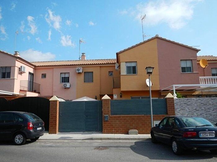 Casas en venta y pisos alquiler - 1