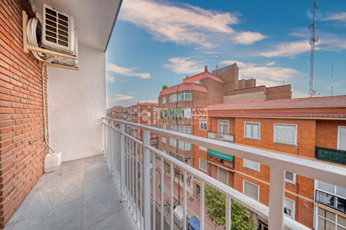 Casas en venta y pisos alquiler - 3