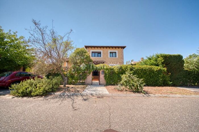 Casa en venta en Boecillo, Valladolid de 5 habitaciones