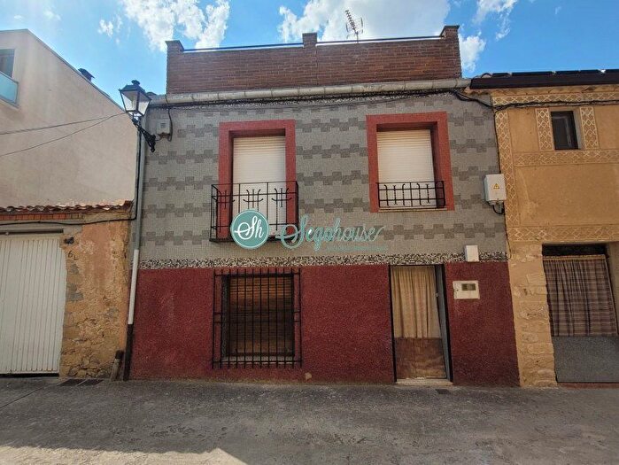 Casas en venta y pisos alquiler - 1