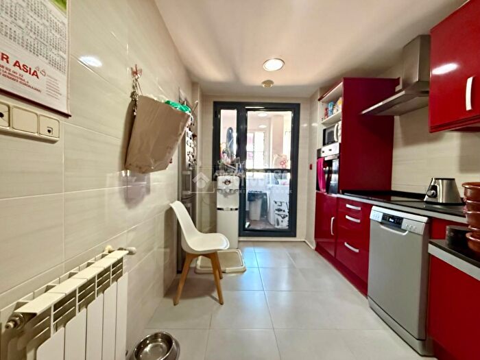 Casas en venta y pisos alquiler - 3