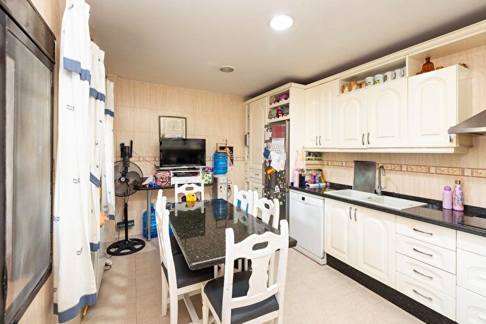 Casas en venta y pisos alquiler - 2