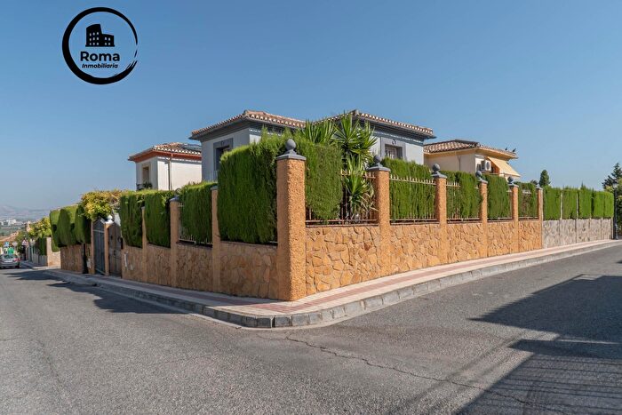 Casa en venta en La Zubia Ciudad, La Zubia de 4 habitaciones