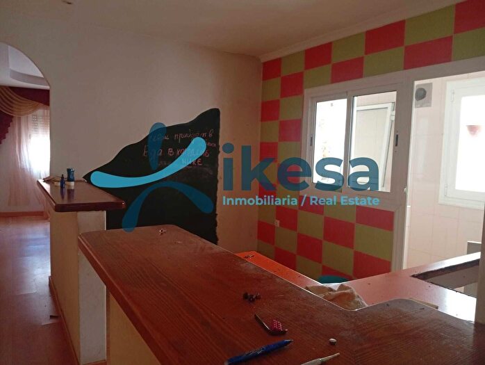 Casas en venta y pisos alquiler - 3