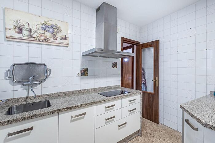 Casas en venta y pisos alquiler - 3