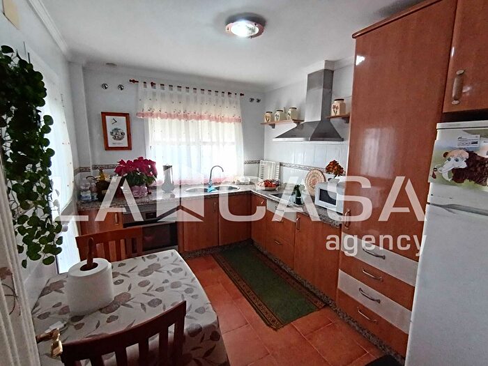 Casas en venta y pisos alquiler - 3