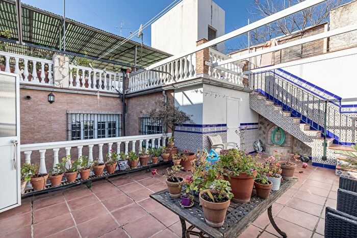 Casa en venta en Genil, Bola de Oro de 5 habitaciones