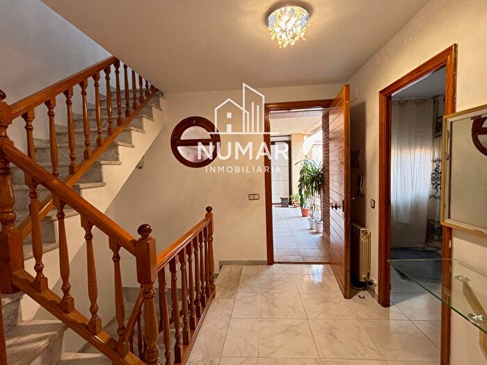 Casas en venta y pisos alquiler - 3